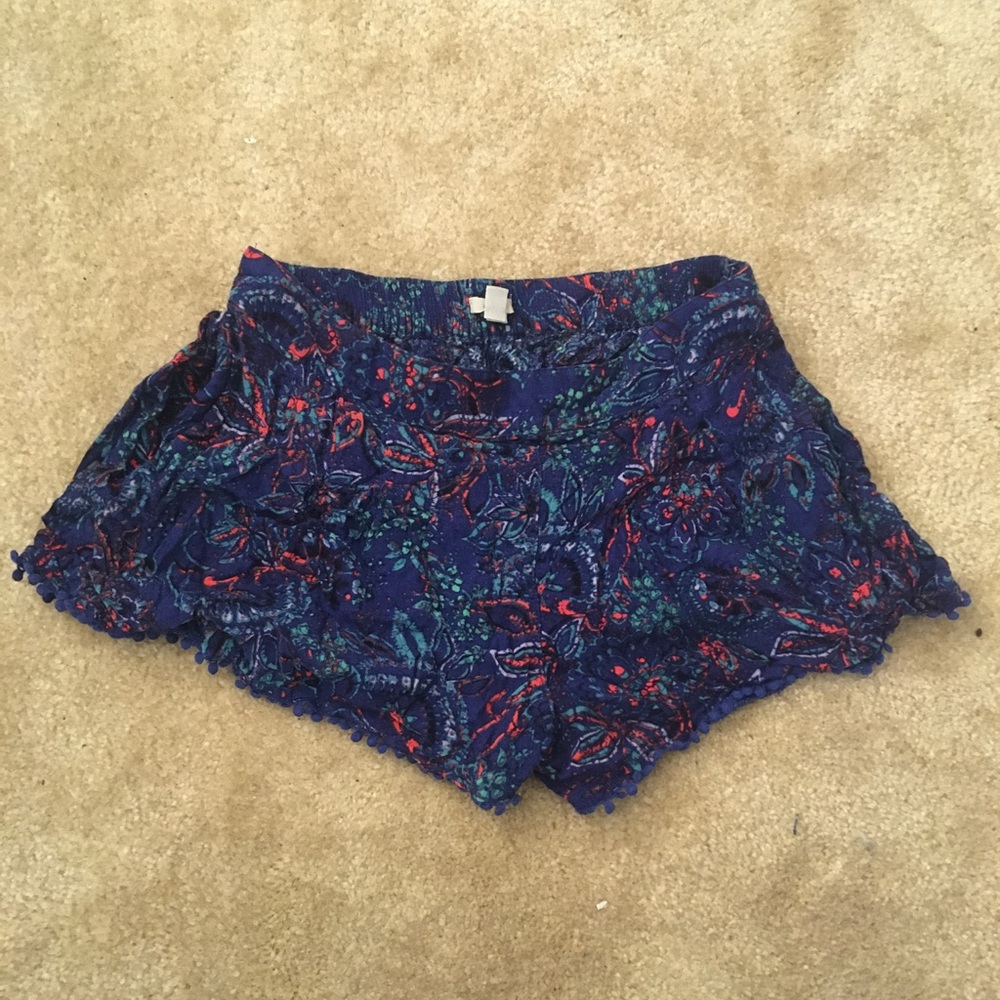 UO Ecote Pom Pom trim shorts